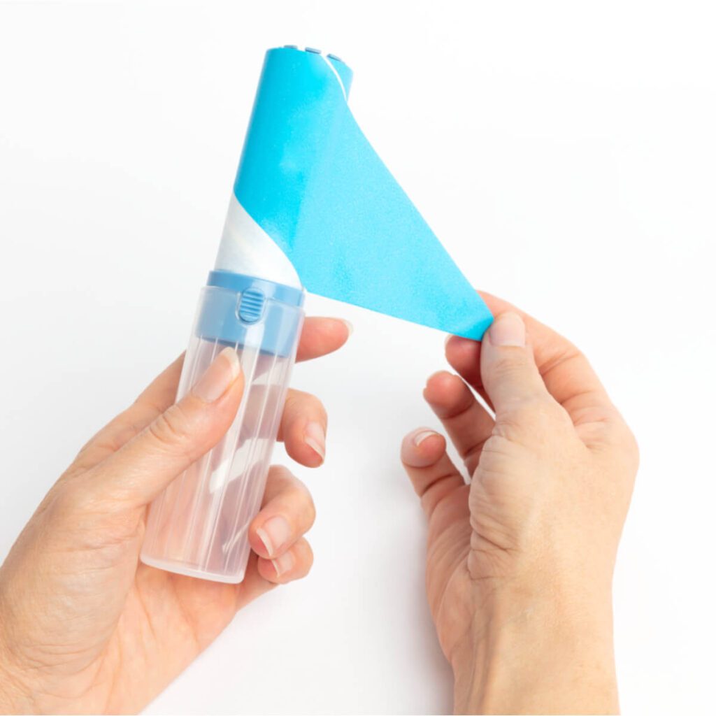 Mini brosse adhésive Eléphant Maison en action