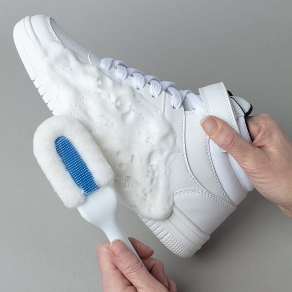 Brosse Sneakers Eléphant Maison en action