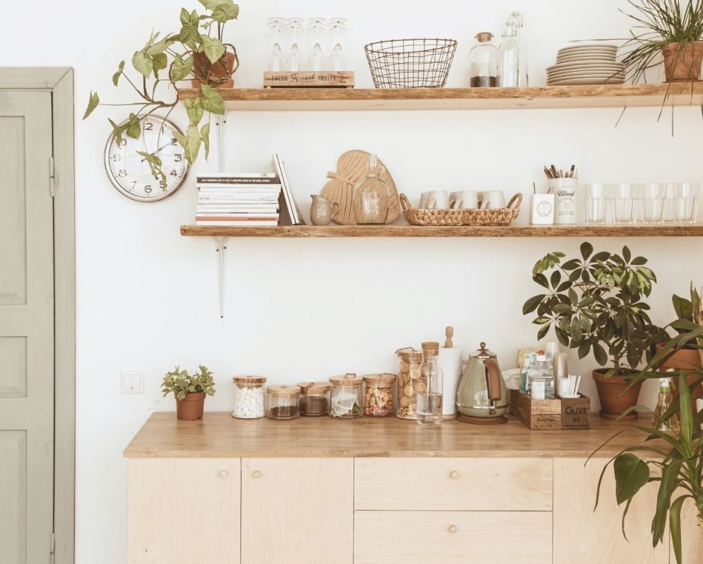 Étagères et meubles de cuisine