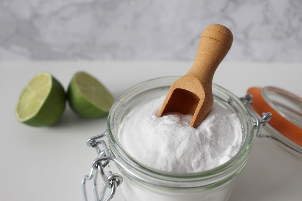 Bicarbonate de soude et citron pour le ménage de vos sols
