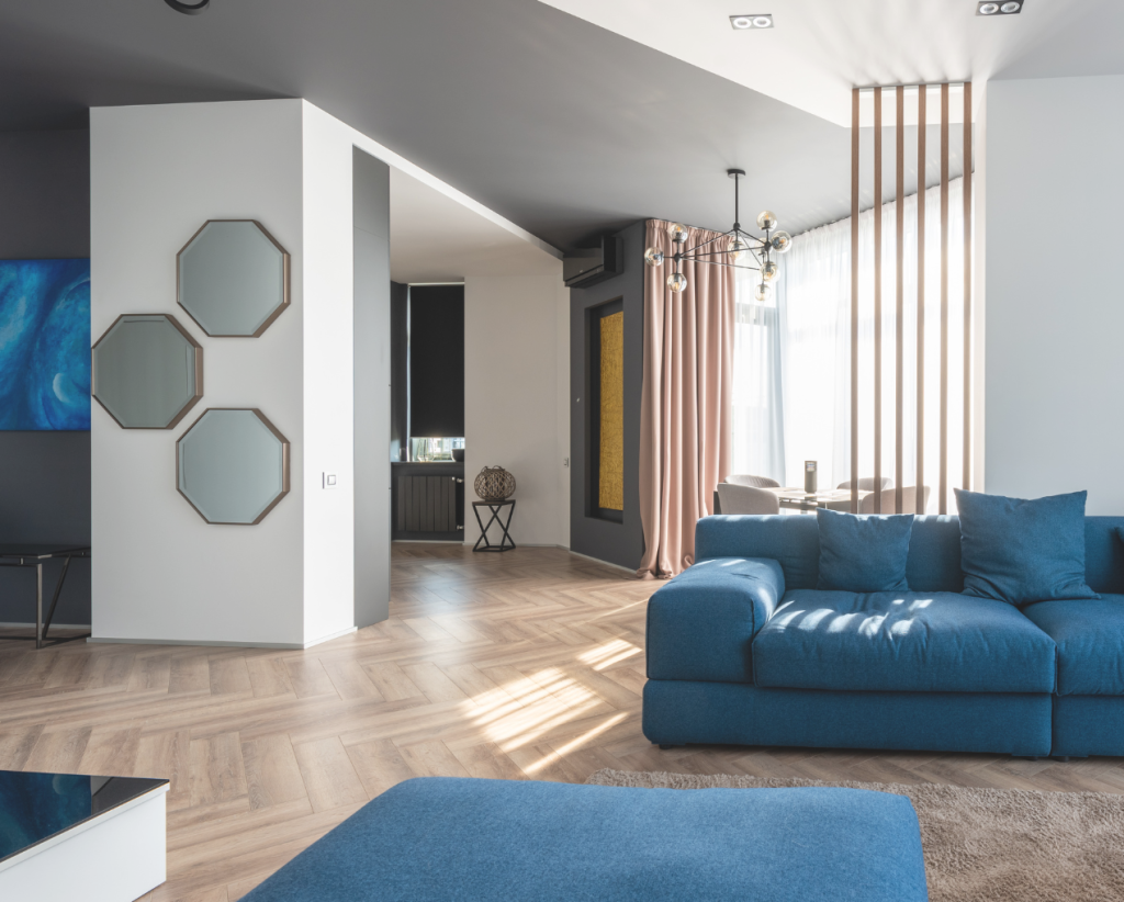 Salon avec sol en parquet