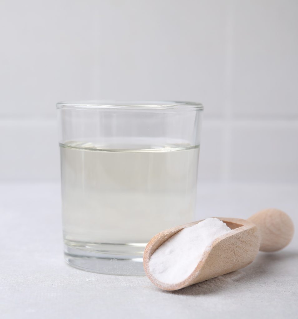 Vinaigre blanc et bicarbonate de soude