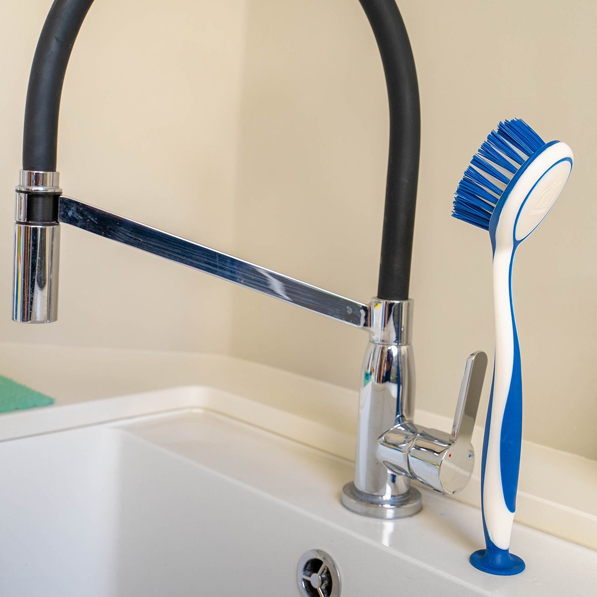 Brosse vaisselle ventouse