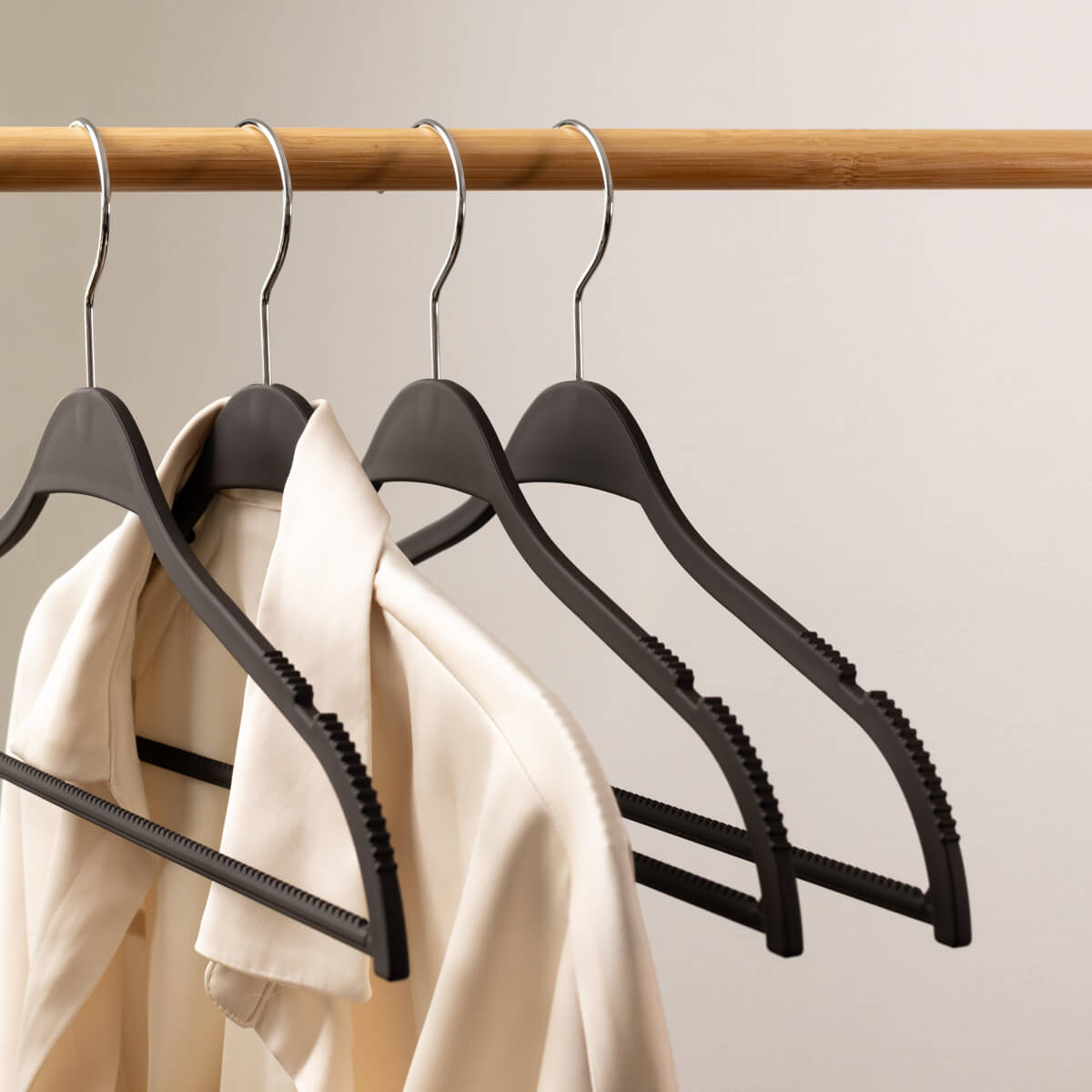 Cintre plastique soft touch x4